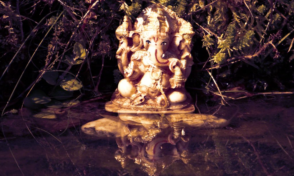 Om Vakra Tundaya - Pure in Heart (Ganesha Mantra) by Canda & Guru Atman